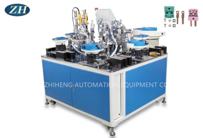 Máy lắp ráp phích cắm tự động